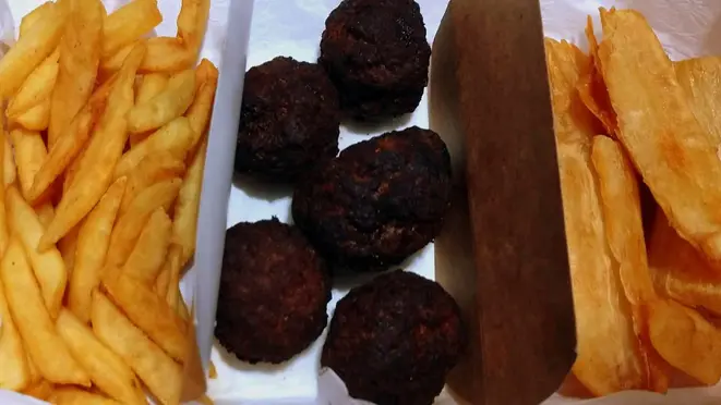 Batata frita, Bolinho de carne e Aipim frito, do Kit Boteco.