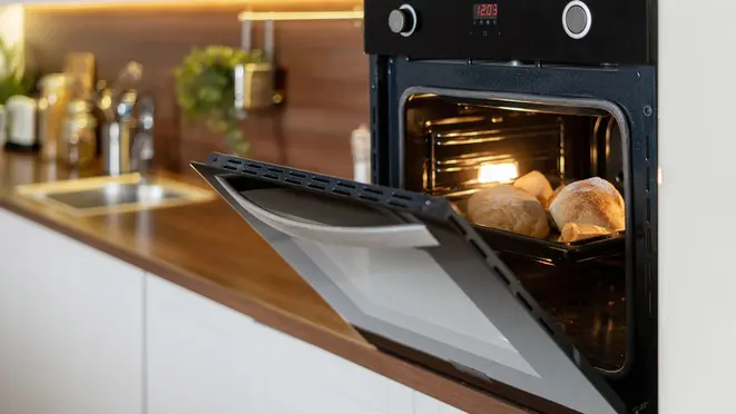 Forno elétrico é outra opção para a cozinha de casa. Foto: Bigstock