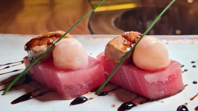 Atum, foie gras e lichia - do menu do Aizu.