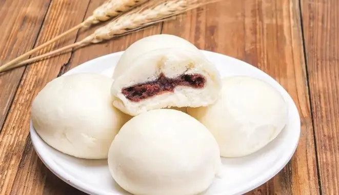 Pãozinho no vapor, conhecido mundialmente, avança nas pistas, com novos e inusitados recheios a quem desejar provar.