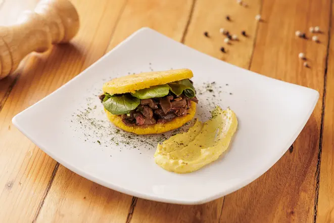 Arepa com cogumelos, do Veg e Lev.