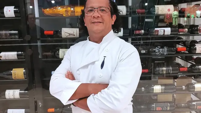 Eliseu Fernandes, chef da Taberna do Eliseu, que está lançando a Moqueca de Moçambique.