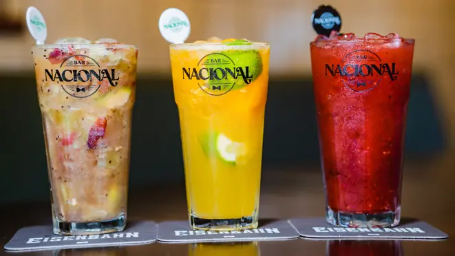 Algumas das caipirinhas do Bar Nacional. São 26 combinações de frutas ao todo.