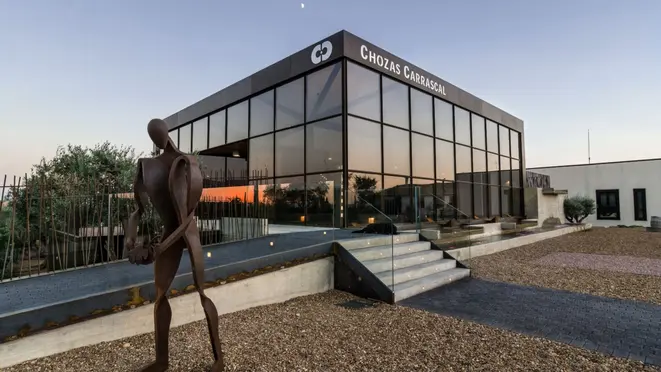 A vinícola Chozas Carrascal tem sede nas proximidades de Valencia, Espanha.