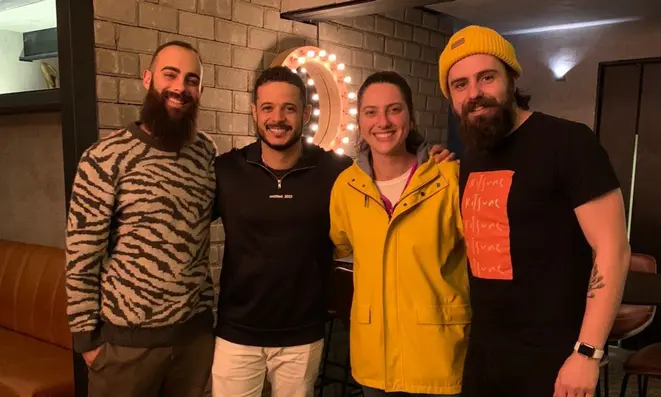 Gabriel Bueno, Lucs Amaral, Júlia Schwabe e André Pionteke - todos juntos em noite especial do Emy. nesta segunda.