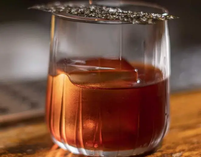 Kaigan, versão autoral de Negroni com influência asiática. Foto: Munir Bucair Filho/Divulgação