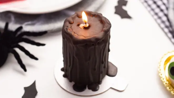 Vela Preta: bolo de chocolate recheado com mousse e Franuí.