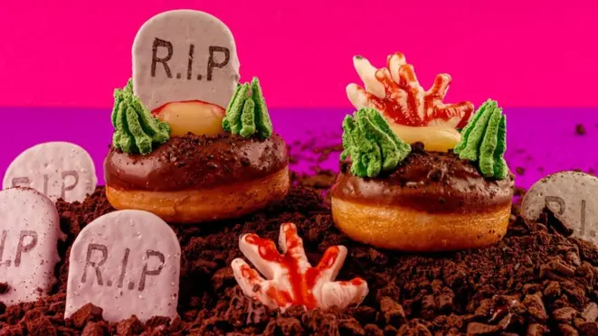 Donut Cemitério Açucarado imita cena de filme de terror.