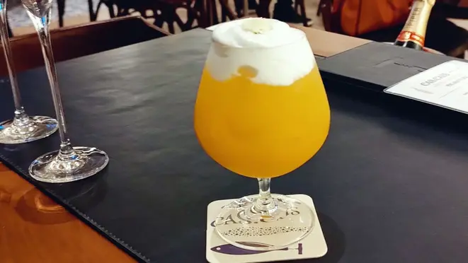 Para começar, por sugestão do maitre José, o maitre, um drinque com toque de maracujá: o Drink coconut.