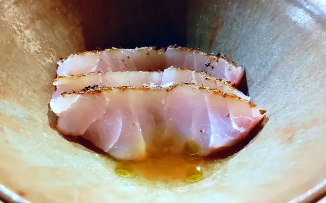 Sashimi com ponzu branco. | Foto: Anacreon de Téos