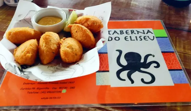 Bolinhos de bacalhau, para começar. | Foto: Anacreon de Téos