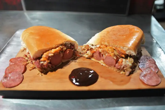 Melhor cachorro quente de Curitiba