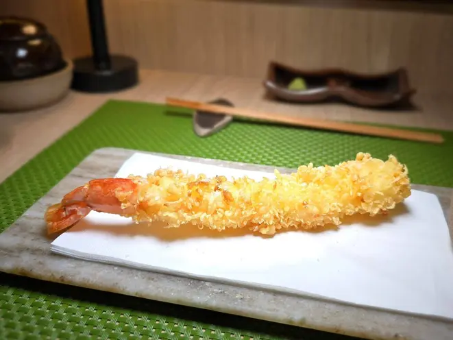 Tempura de camarão rosa. | Foto: Camarci do Lago