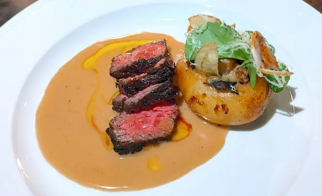 Denver com batatas e cogumelos. | Foto: Anacreon de Téos