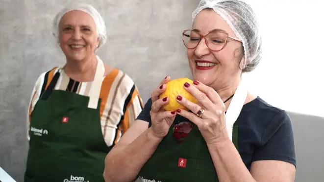 Participantes do projeto Mais Vida da Unimed Curitiba viveram a experiência de um concurso de culinária: resgate de receitas e fortalecimento de laços.