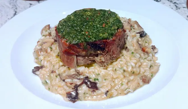 Mignon com risoto cacio e pepe. | Foto: Anacreon de Téos