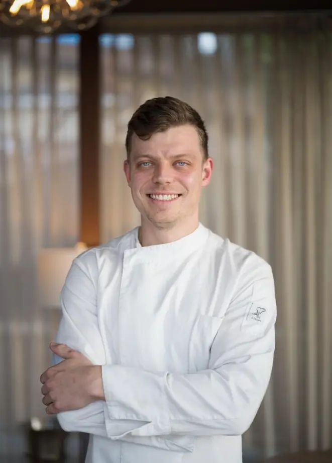 Do Piemonte, Robert Schoeffel, gaúcho radicado na Itália, conta como leva o sabor da infância e da cozinha do Sul do Brasil à alta gastronomia europeia.