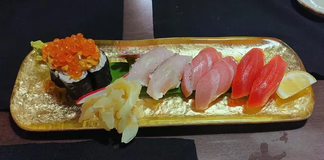 Combinado de sushis do Fujii, com algumas iguarias difíceis de se encontrar em outro lugar. Foto: Anacreon de Téos