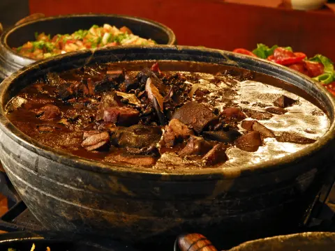 Uma Senhora Feijoada: reflexões sobre o destino das coisas