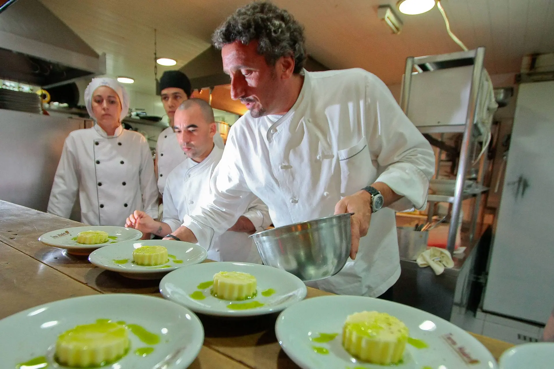 Terra Madre divulga menu dos 20 anos e traz Bassoleil para compor o time