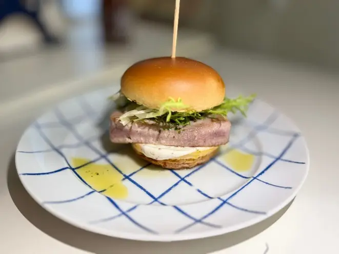 Trapiche Tuna steak, um dos sanduíches do menu do Boteco Trapiche. | Foto: Divulgação