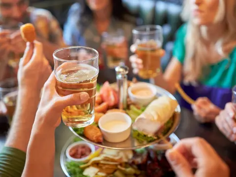 Ideias para o final de semana: oficina de cafés especiais, noite temática de Stranger Things e últimos dias do Circuito Bom Gourmet de Verão