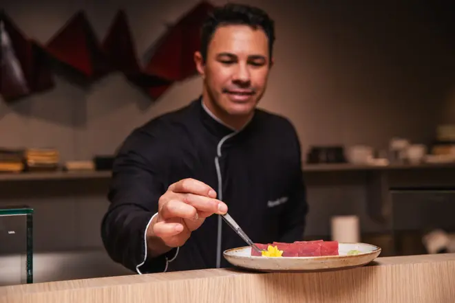 Chef e sushiman Ronaldo Fogaça comanda o jantar de aniversário do Ichigo Ichie. | Foto: Divulgação