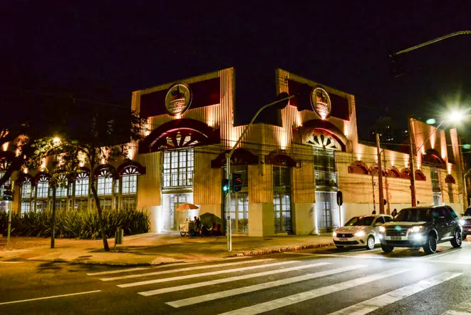 Fachada do Mercado Municipal de Curitiba, onde fica a versão bistrô do Trovatta. Crédito: Levy Ferreira/SECOM