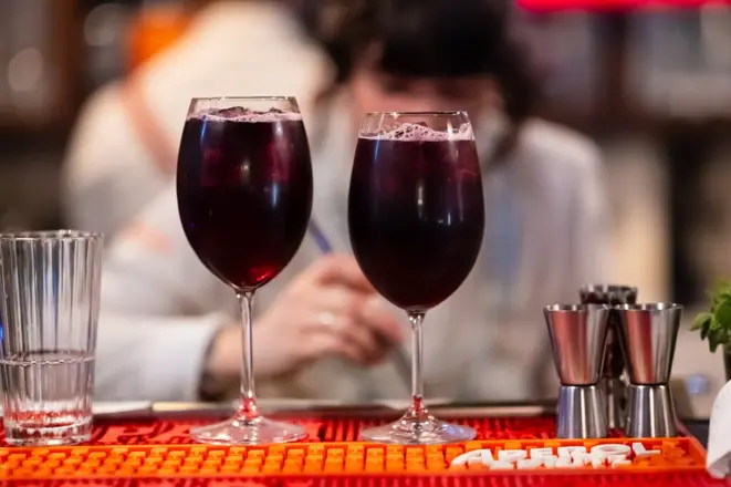 O Tinto de Verano, drinque criado na casa, atração da última noite de La Gran Fiesta. | Foto: Divulgação