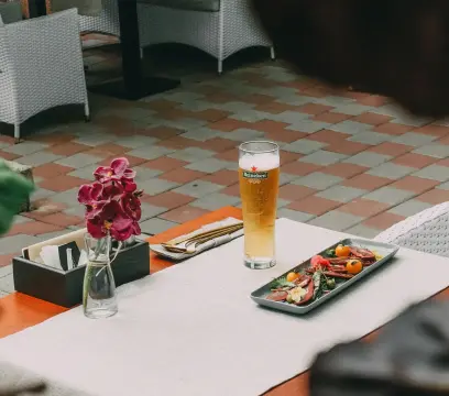 A primavera chegou. E tem flor até no seu copo de cerveja