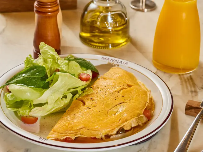 Omelete de Frango e Suco de Laranja. Crédito: Divulgação.