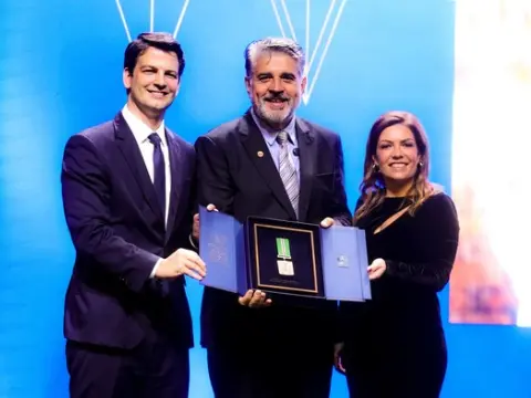Délio Canabrava recebeu a maior honraria da Prefeitura de Curitiba