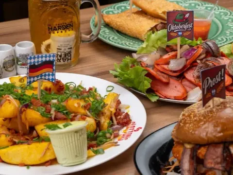 6º edição do OktoberFest do Mercado Municipal do Capão Raso tem programação até o final de outubro e mais de 25 opções de cervejas especiais