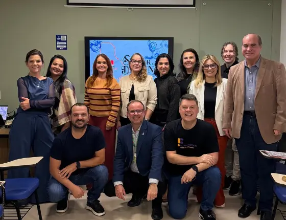 Parte do grupo de jurados do 1º Prêmio Bom Gourmet Santa Catarina, na reunião presencial em Florianópolis.