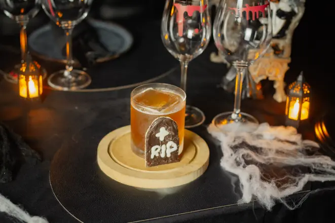 O drinque <em>RIP</em> combina rum Zacapa, licor de café, abacaxi, limão e baunilha, com notas tostadas e cítricas. | Foto: Bruna Lima